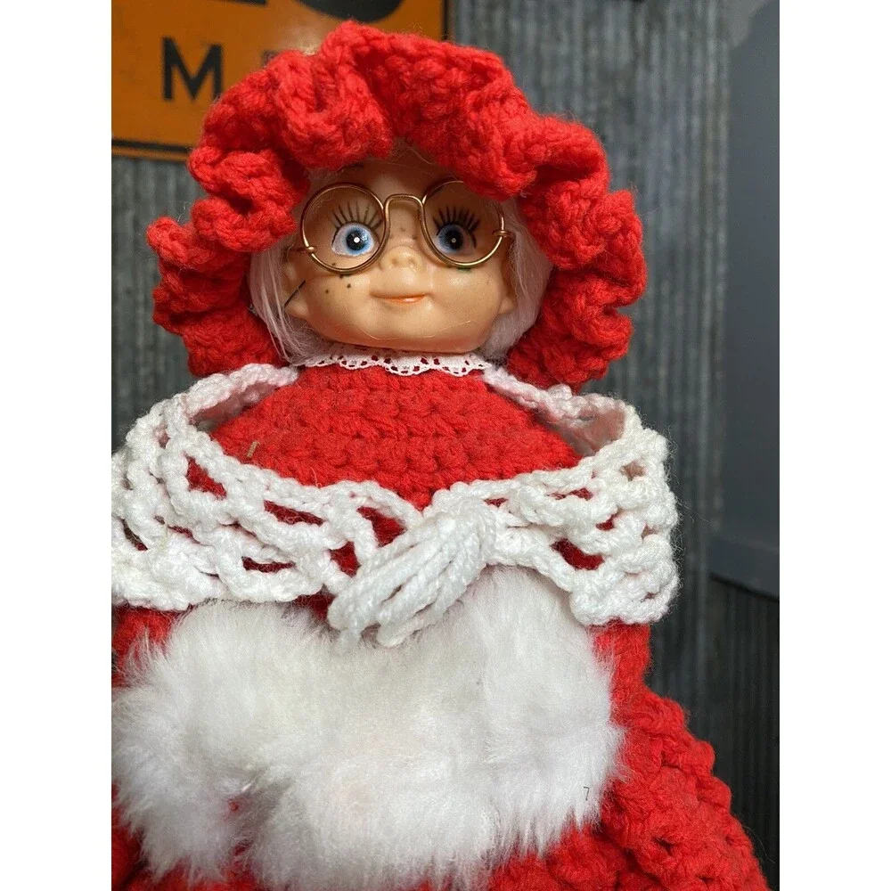 Vintage Santa & Mrs Claus Soap Bottle Set Figures 12